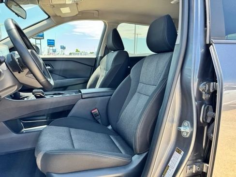 Used 2025 Nissan Rogue SV FWD image 11