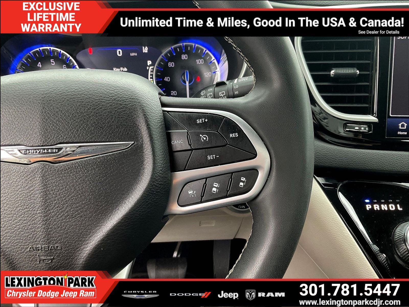 Used 2024 Chrysler Pacifica Touring-L FWD image 12
