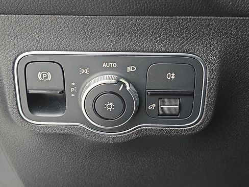 Certified 2023 Mercedes-Benz EQB 300 4MATIC image 26