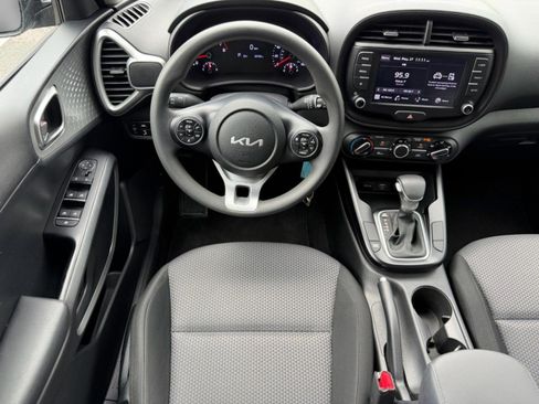 Used 2022 Kia Soul LX w/ Technology Package FWD image 18
