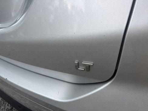 Used 2018 Chevrolet Equinox LT FWD image 16