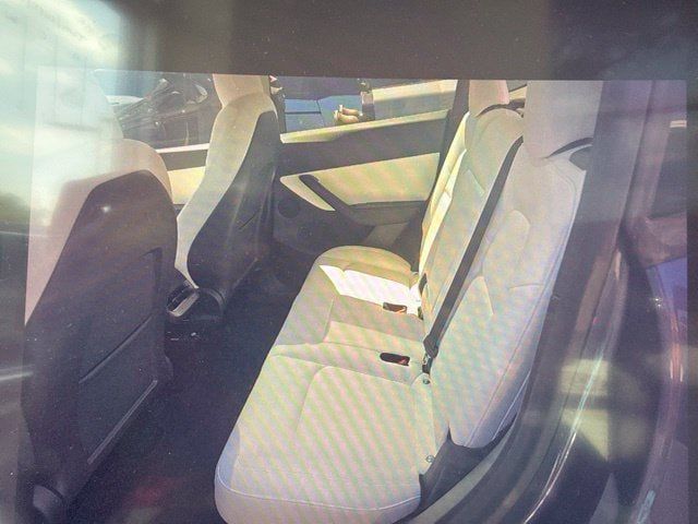 Used 2022 Tesla Model Y Long Range AWD/4WD image 9