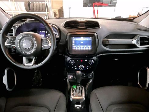 Used 2020 Jeep Renegade Latitude w/ Cold Weather Group image 14