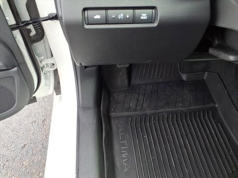 Used 2025 Nissan Altima 2.5 S image 10