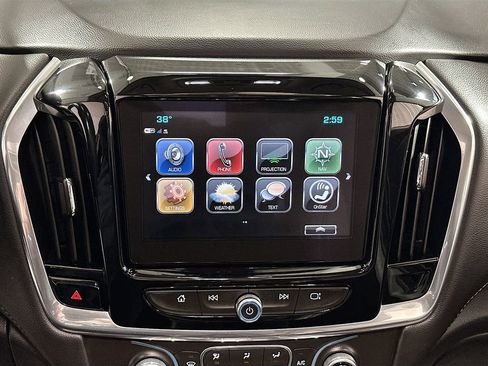 Used 2018 Chevrolet Traverse LT image 16