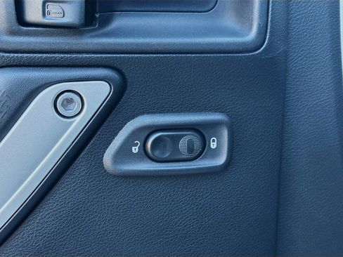 Used 2017 Jeep Wrangler Sahara w/ Mopar Chrome Edition Group image 18