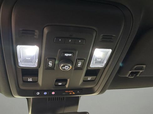 Used 2024 Chevrolet Suburban Z71 w/ Luxury Package image 28