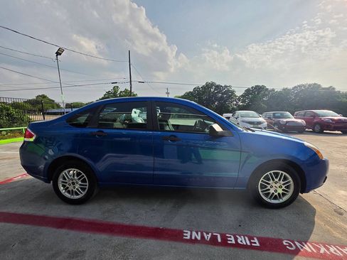 Used 2010 Ford Focus SE FWD image 16