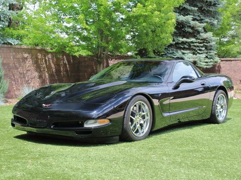 Used 1999 Chevrolet Corvette Coupe w/ Roof Pkg RWD image 10