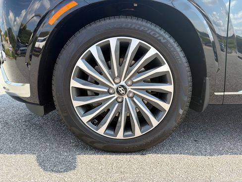 Certified 2025 Hyundai Palisade Calligraphy FWD image 11