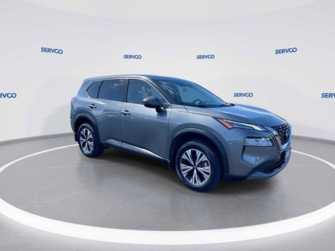 Used 2022 Nissan Rogue SV FWD image 2