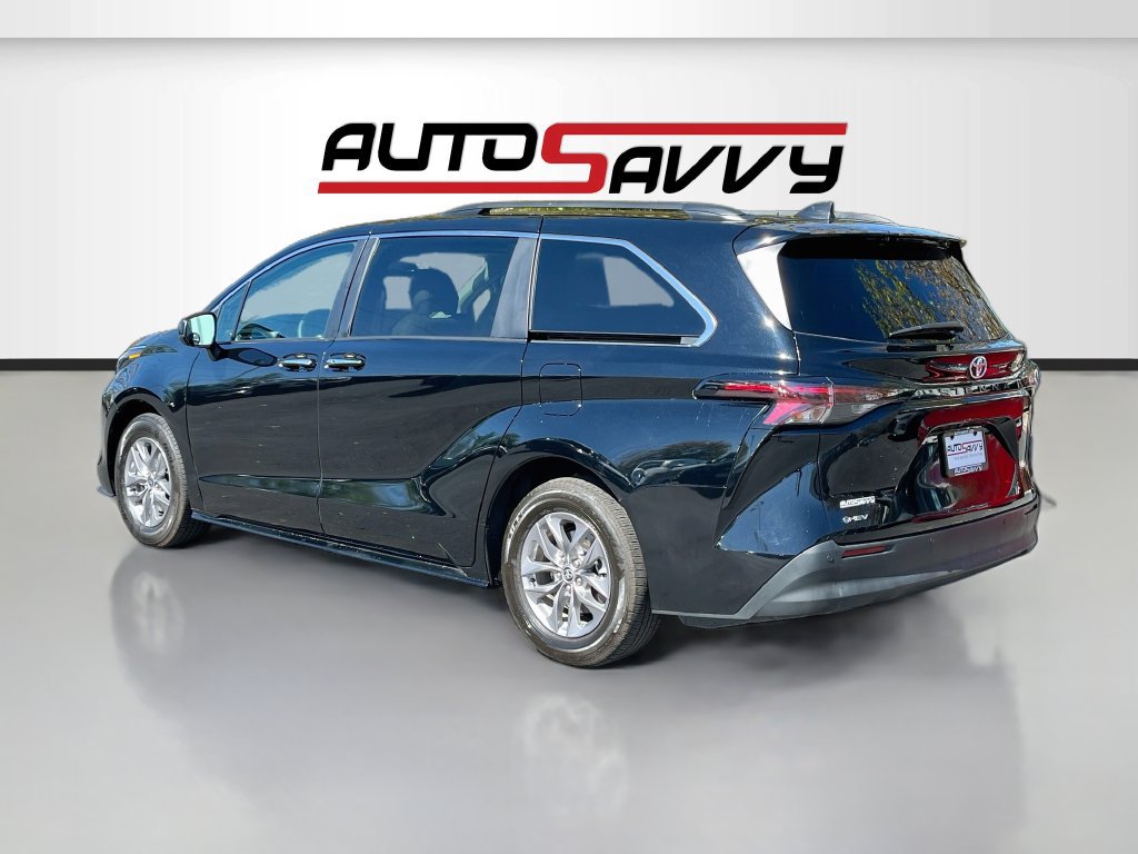 Used 2026 Toyota Sienna XLE FWD image 5