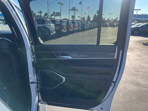 Used 2024 Jeep Wagoneer L Series II RWD image 47