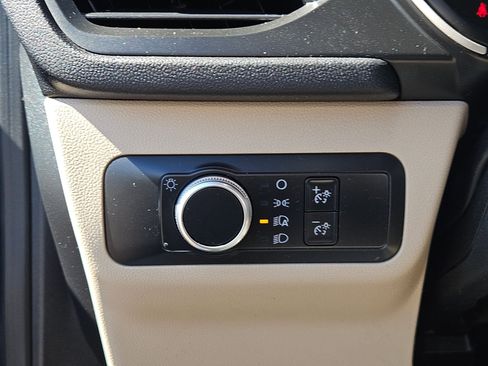 Used 2020 Ford Escape SE image 16