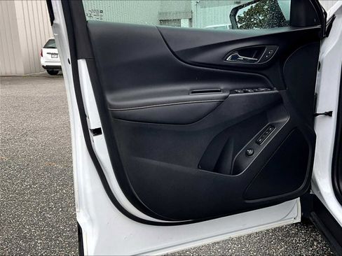 Used 2022 Chevrolet Equinox Premier image 9
