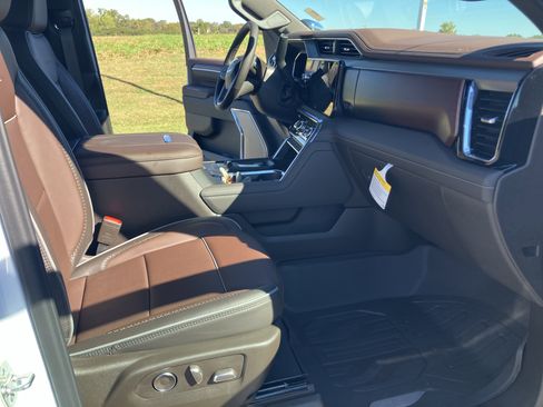 New 2026 GMC Sierra 3500 Denali w/ Denali Reserve Package image 16