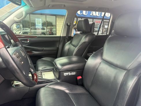 Used 2014 Lexus LX 570 4WD w/ Luxury Package image 20