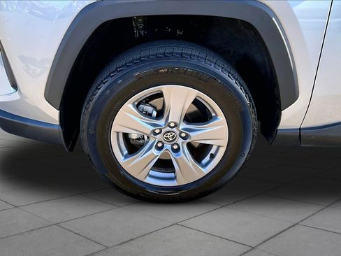 Used 2025 Toyota RAV4 XLE AWD/4WD image 10