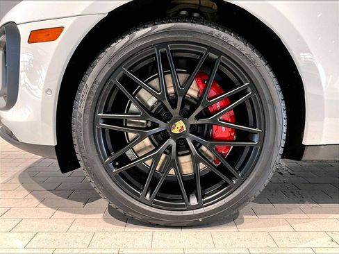 New 2026 Porsche Macan GTS image 11
