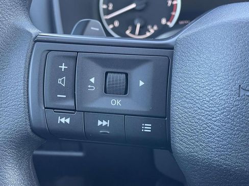 Used 2025 Nissan Rogue S image 21