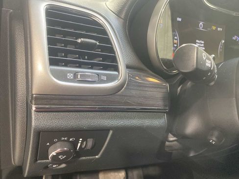 Used 2018 Jeep Grand Cherokee Overland image 24