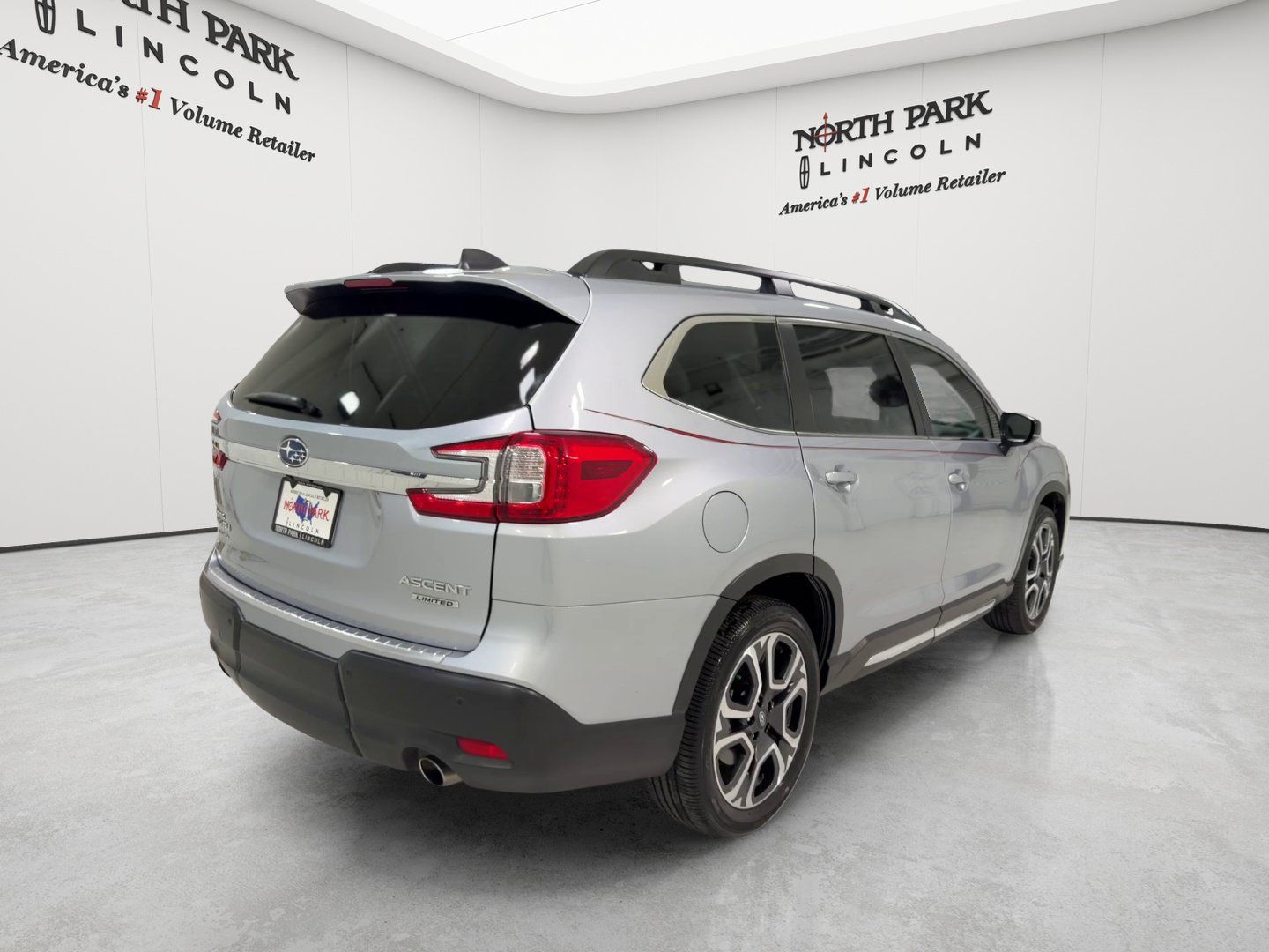 Used 2024 Subaru Ascent Limited AWD/4WD image 5