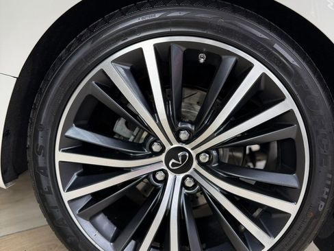 Used 2021 INFINITI Q60 3.0t Luxe w/ Cargo Package RWD image 9