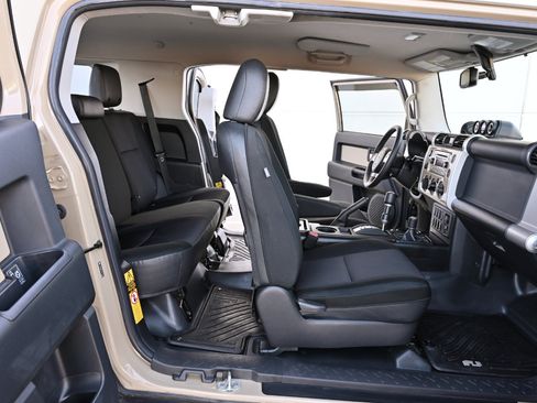 Used 2014 Toyota FJ Cruiser 4WD w/ Upgrade Package image 18