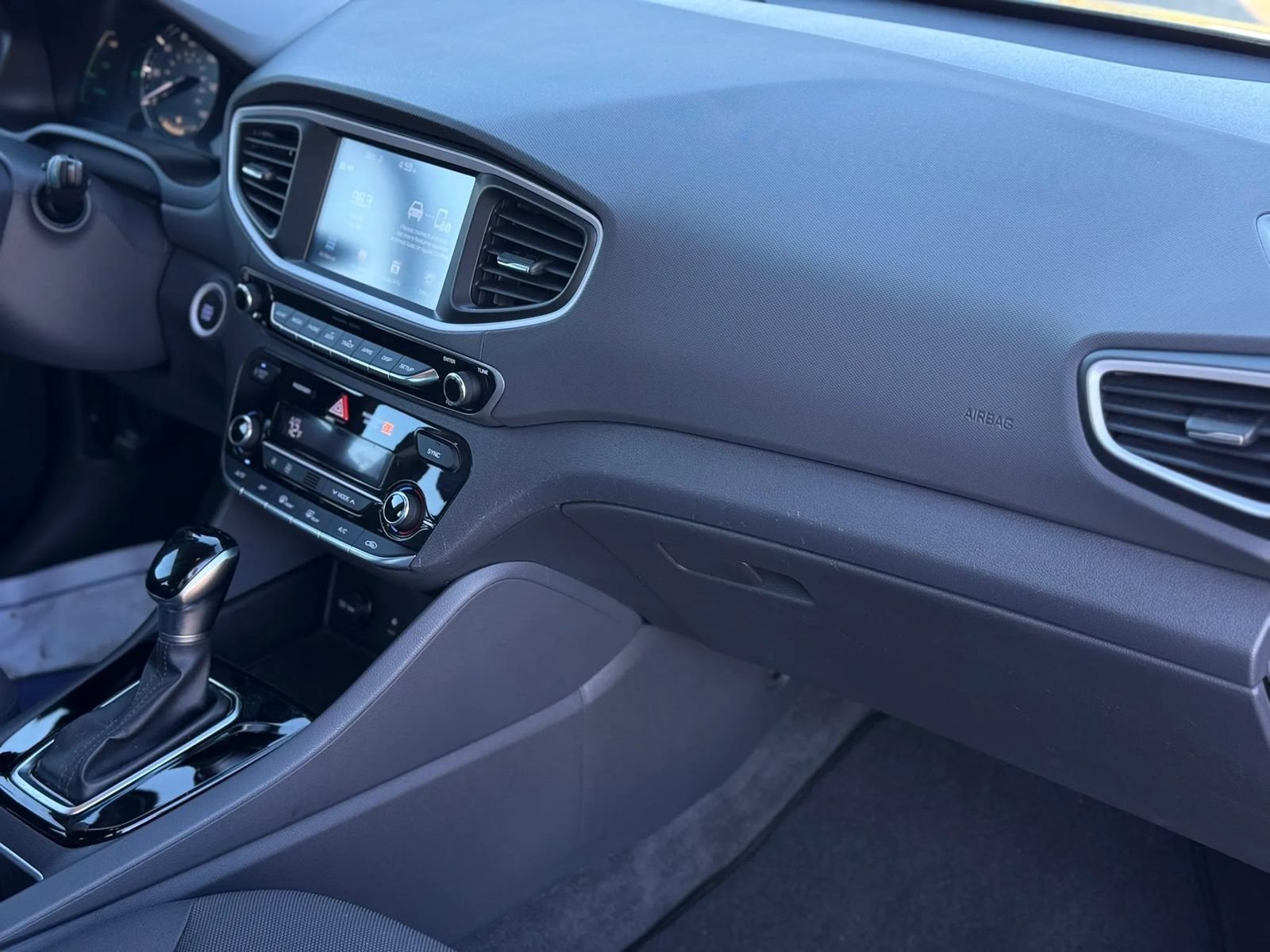 Used 2018 Hyundai Ioniq Blue FWD image 11