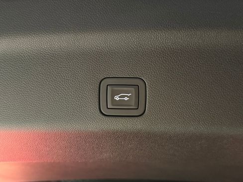 Certified 2025 Cadillac Escalade ESV Premium Luxury image 53