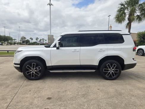 Used 2024 Lexus GX 550 w/ Accessory Package (Z1) AWD/4WD image 3