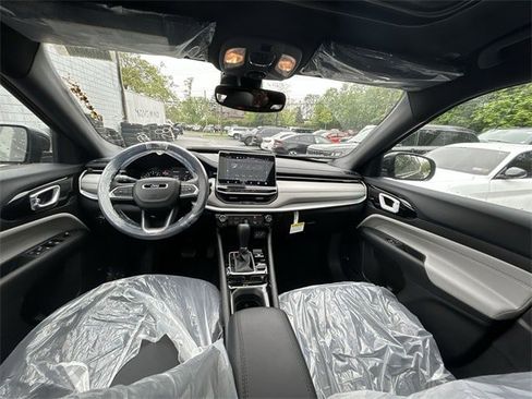 New 2025 Jeep Compass Limited w/ Sun & Sound Group image 11