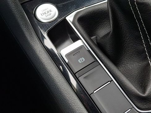 Used 2025 Volkswagen Taos SE image 26