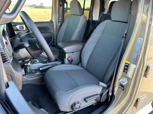 New 2025 Jeep Gladiator Sport image 11