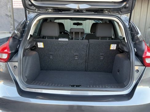 Used 2016 Ford Focus SE w/ SE Cold Weather Package image 17