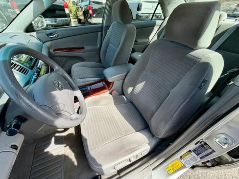 Used 2005 Toyota Camry XLE image 8