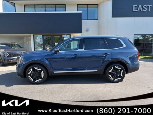 Certified 2023 Kia Telluride S w/ S Sunroof Package AWD/4WD image 2