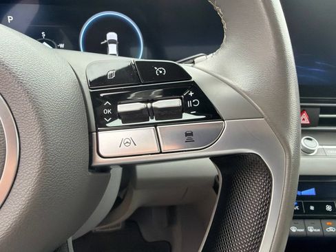 Used 2023 Hyundai Elantra SEL w/ Convenience Package FWD image 20