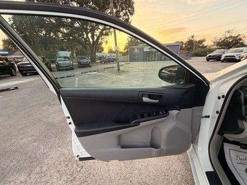 Used 2012 Toyota Camry LE image 14