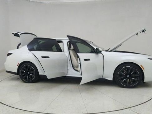 Used 2023 BMW i7 xDrive60 w/ Executive Package 2 image 72
