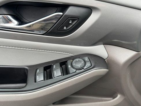 Used 2019 Chevrolet Traverse LT image 15