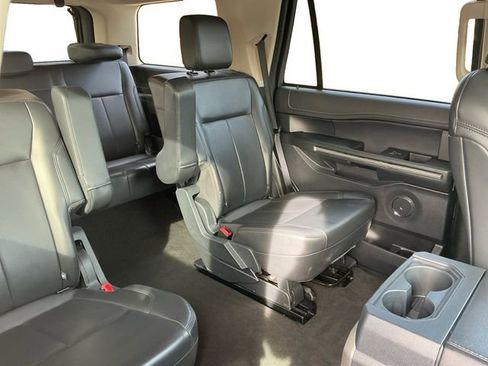 Used 2024 Ford Expedition XLT image 18