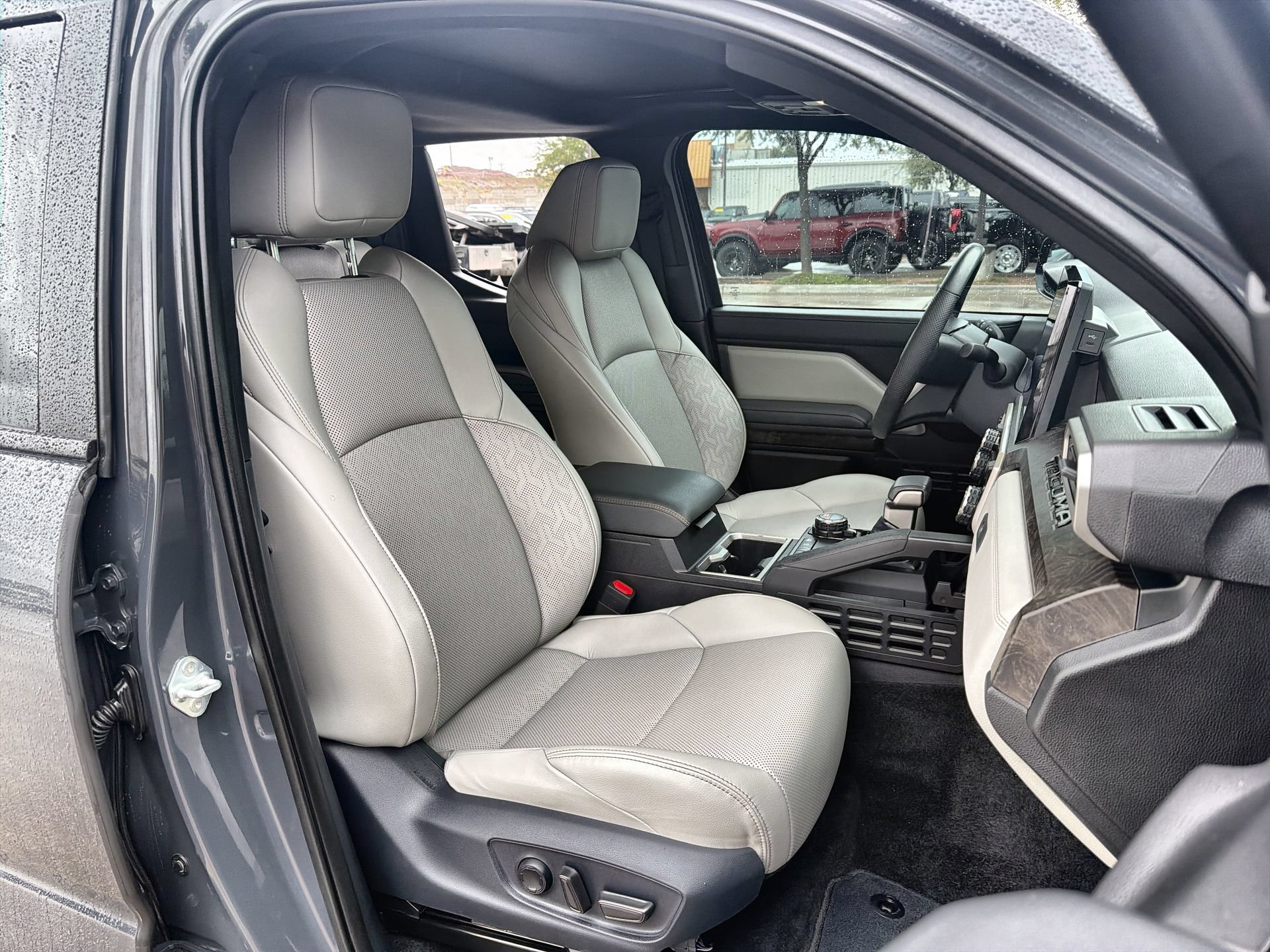 Used 2024 Toyota Tacoma Limited w/ Limited Package (LT) AWD/4WD image 17