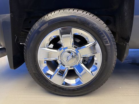 Used 2017 Chevrolet Silverado 1500 LTZ Z71 w/ LTZ Plus Package image 9