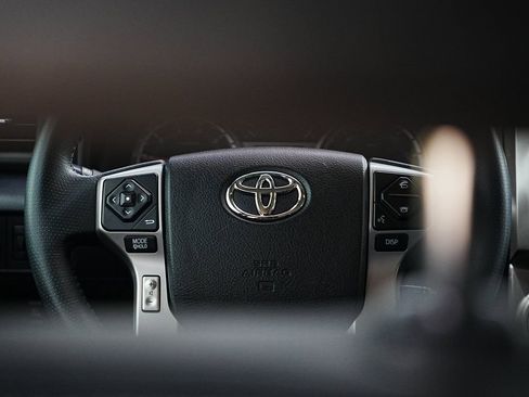 Used 2018 Toyota 4Runner Limited AWD/4WD image 25