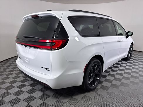 New 2026 Chrysler Pacifica Limited w/ S Appearance Package image 19