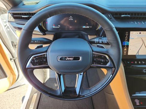 New 2026 Jeep Grand Cherokee Summit image 17