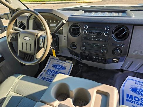 Used 2014 Ford F550 4x4 Regular Cab Super Duty image 7