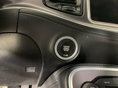 Used 2022 Dodge Challenger R/T w/ Plus Package image 17