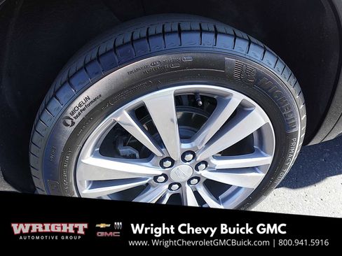 Used 2025 Cadillac XT6 Premium Luxury image 35